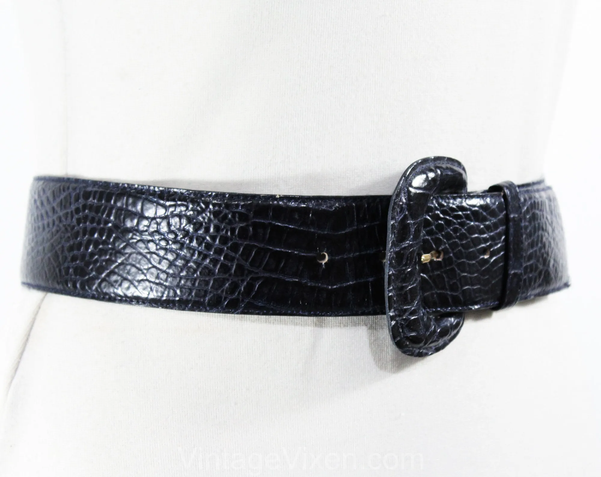 1990s Navy Blue Belt - Size 6 to 10 Faux Alligator Reptile Snakeskin Pattern - Small Medium 80s 90s Vegan Snake Skin - Waist 26 to 29.5
