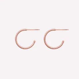 SMALL TEXTURED HOOP EARRINGS IN ROSE GOLD